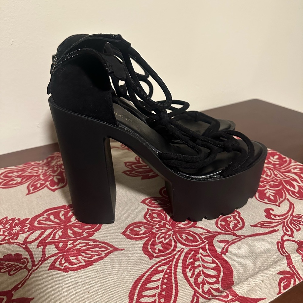 GZ Xian Lv chunky platform heels 9.5 NWOT